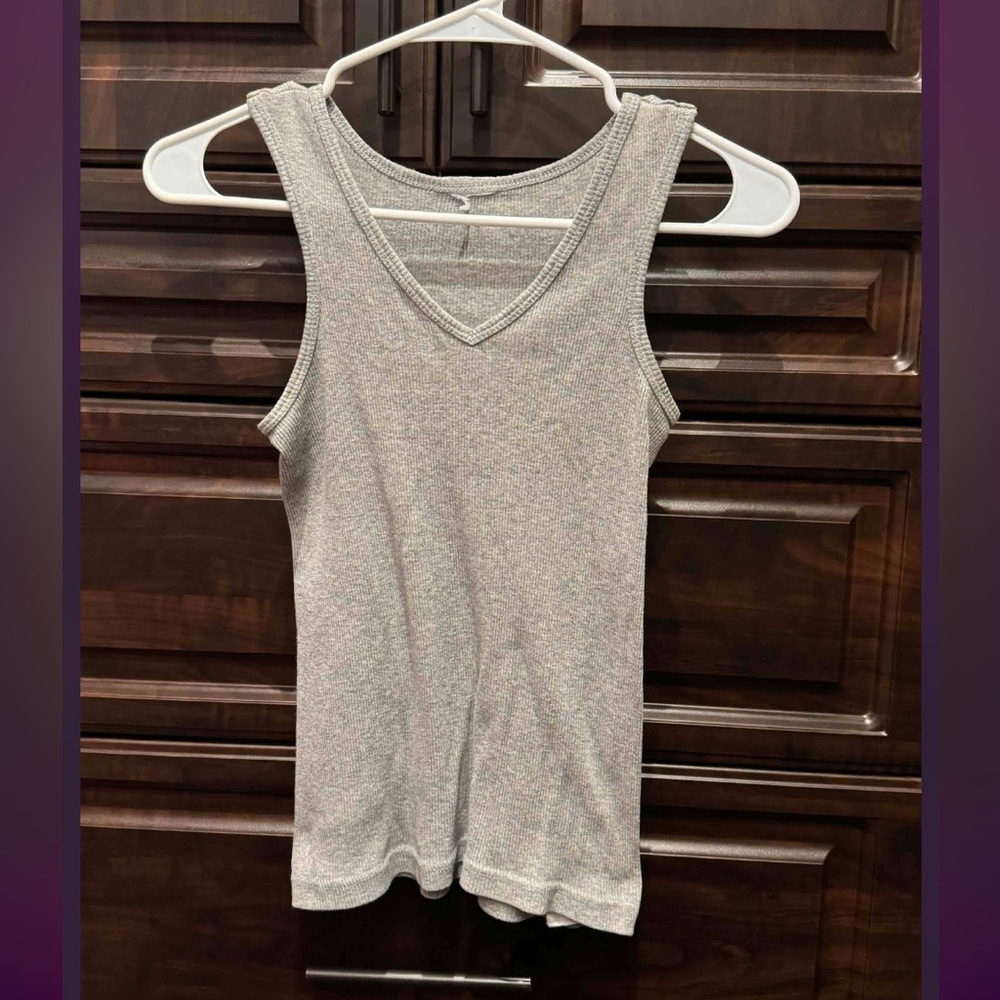 Gray Sleeveless V-Neck Top XS 12in pit to pit